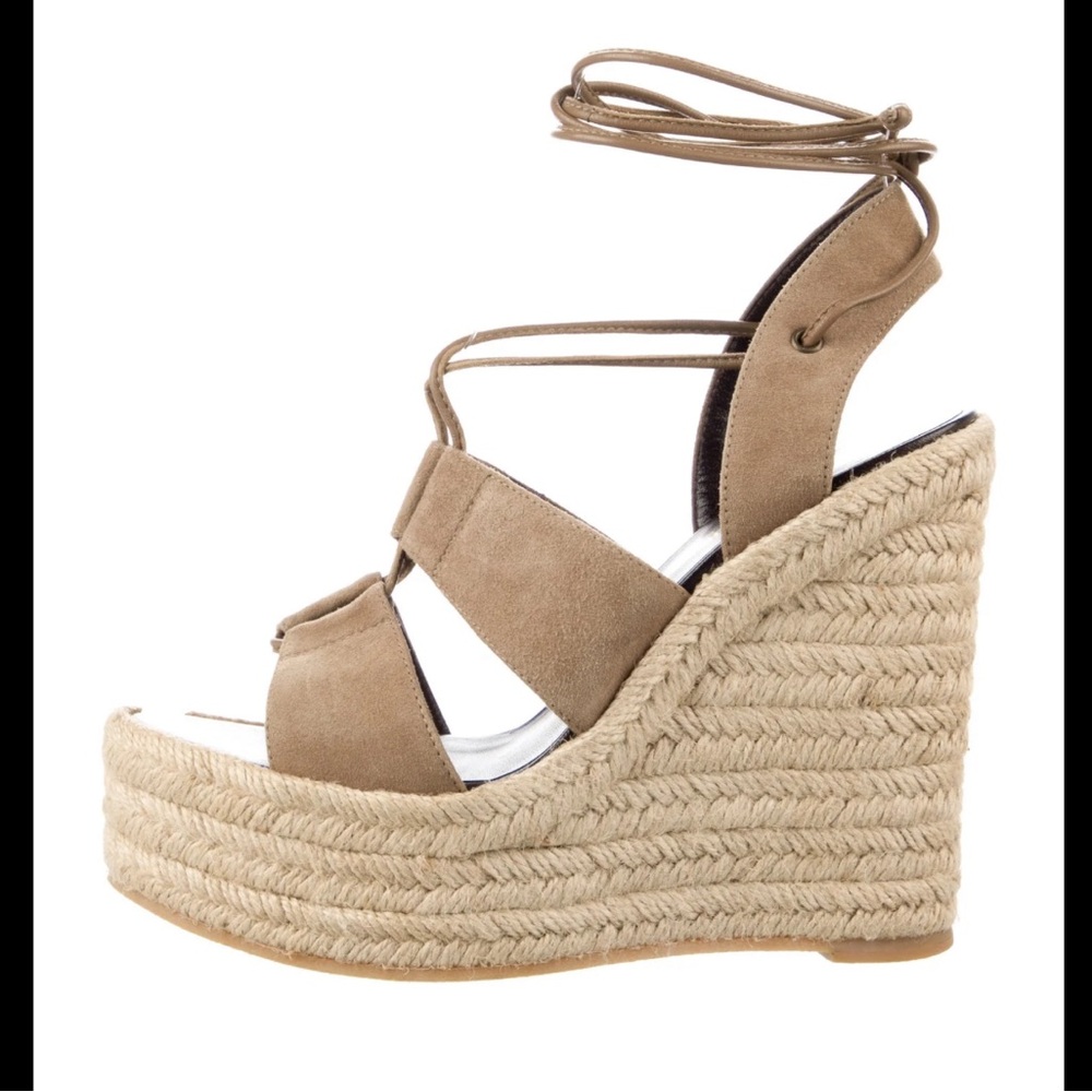Like new size 8 tan tie-up wedges!!